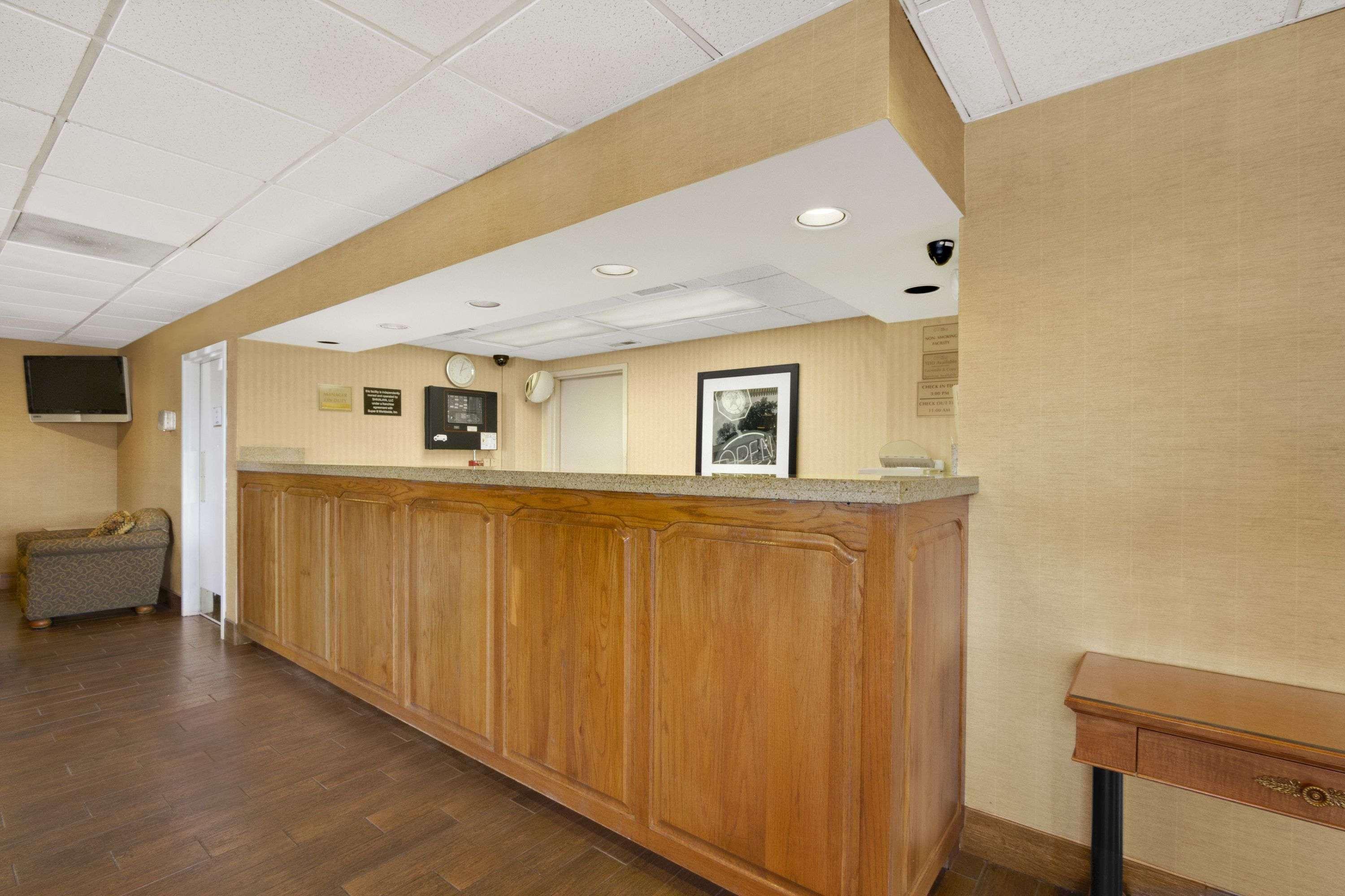 Super 8 By Wyndham Oxford Motel Buitenkant foto